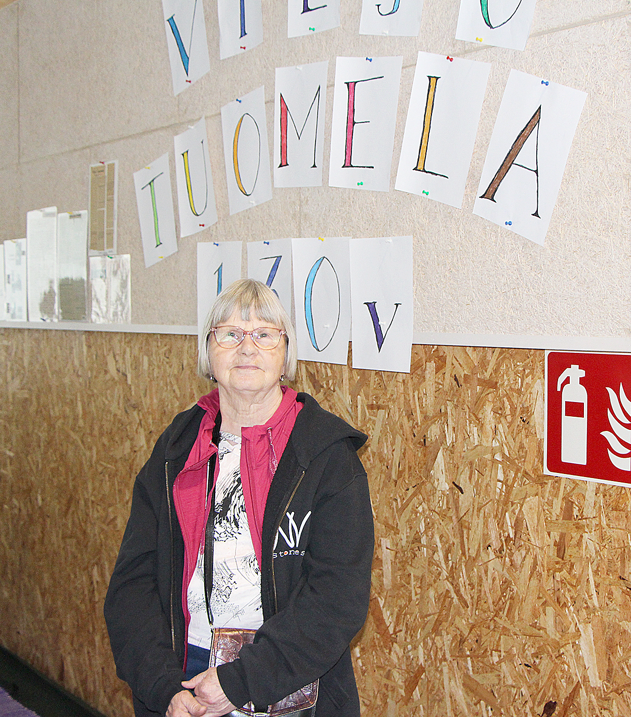 Seija Turunen pääsi koululaisena lausumaan runoja Viljo Tuomelalle.