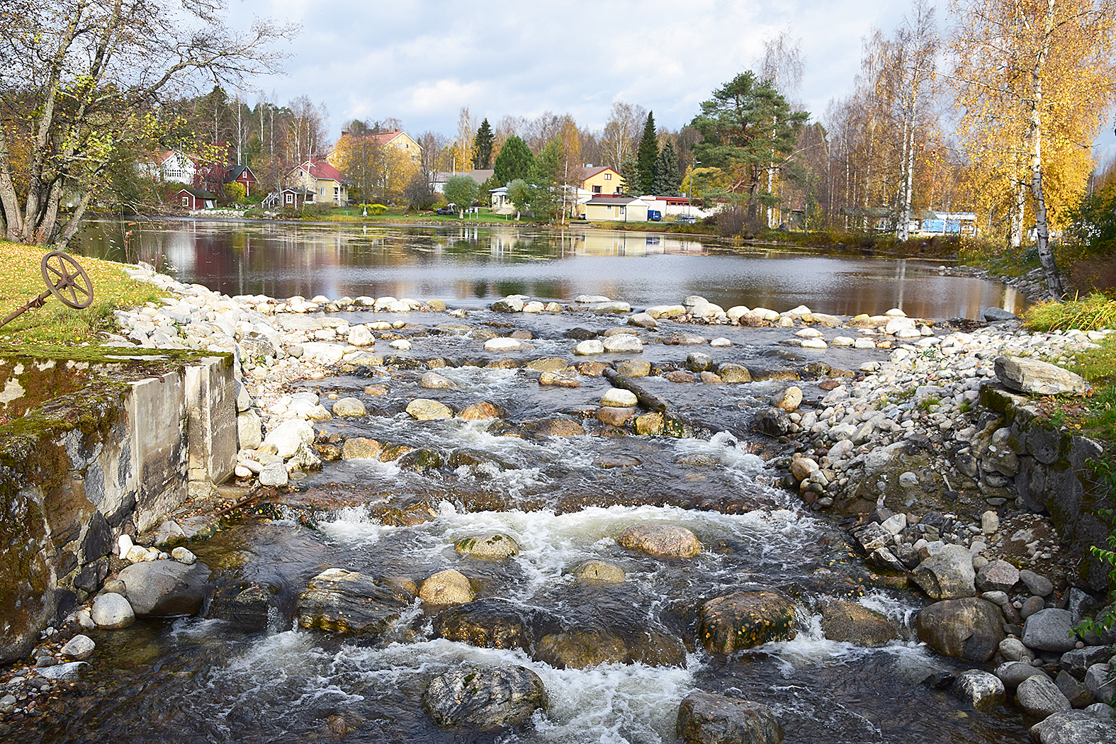 Mallia Vuokonjärven uuteen pohjapatoon on haettu muun muassa Savonrannalta.
