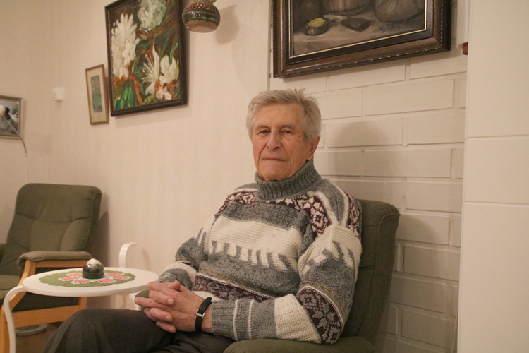 Etelä-Suomen Juuka-Seuran Kunnia-Arviitiksi valittu Pentti Alanko viettää toimeliaita eläkepäiviä Juuassa. Liikuntaa hän sanoo harrastavansa säännöllisesti.