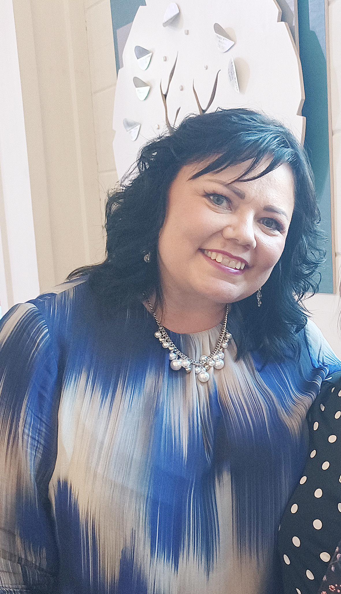 Anne Tanskanen jakoi konsertin jälkeen nimikirjoituksia ja päätyi moneen yhteiskuvaan.