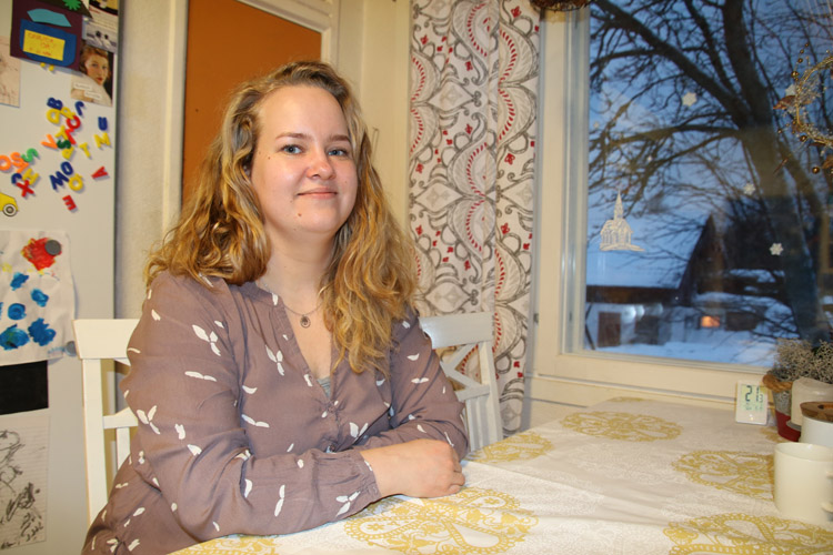 Elina Kiuru kertoo nauttivansa elämästä pohjoiskarjalaisessa korpimaisemassa, kun voi vielä tehdä mieleistä työtäkin.