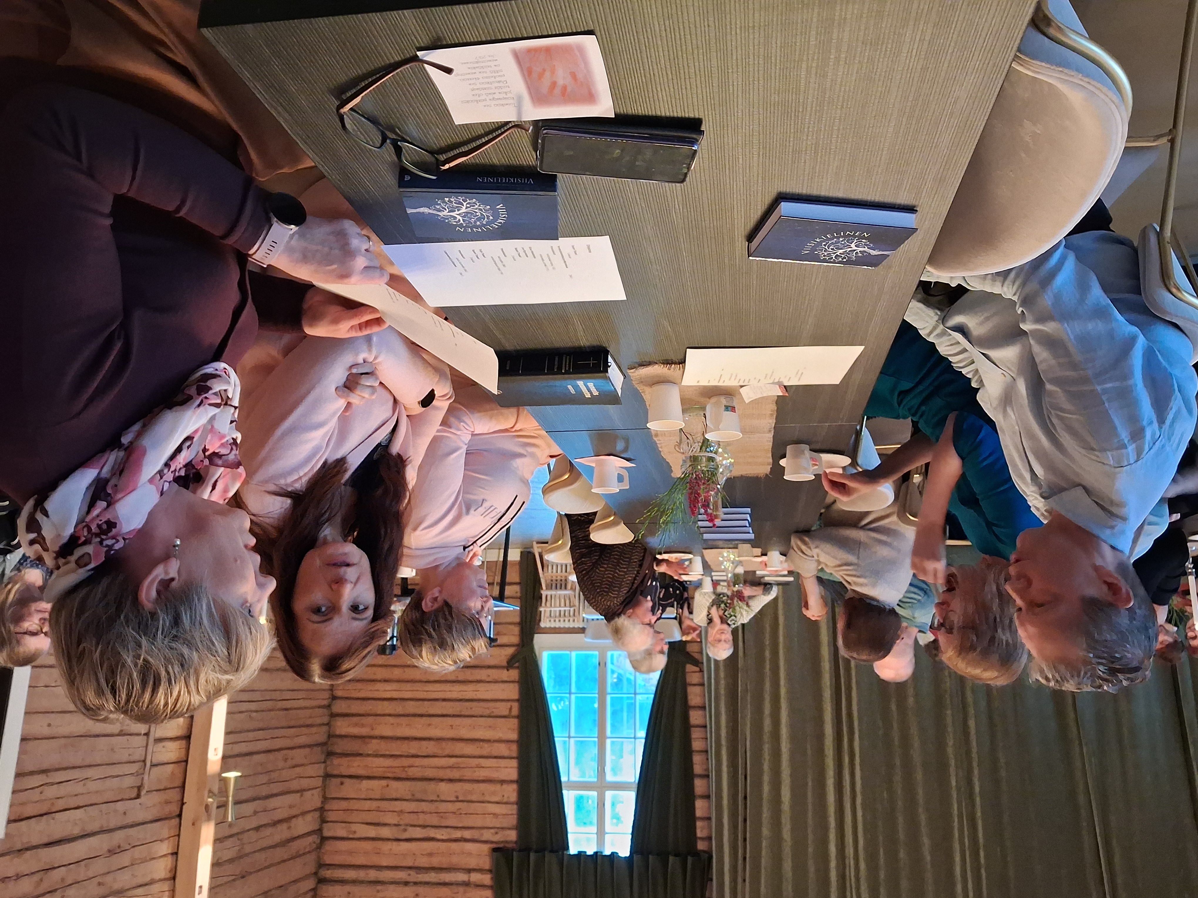 Ellin seurat pidettiin toisen kerran lokakuun lopulla Juuan seurojentalolla. Idean äiti Elli-Sari Porokka kuvassa oikealla.