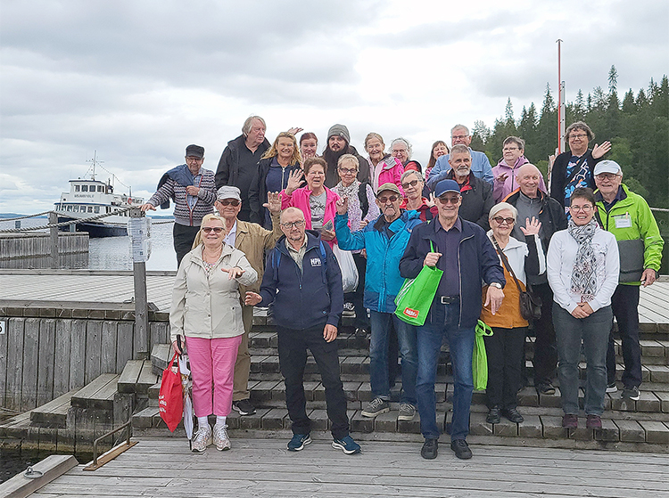 Teatteriretki Pielisen yli Vuonislahteen kuljettiin M/S Marival II -aluksella.