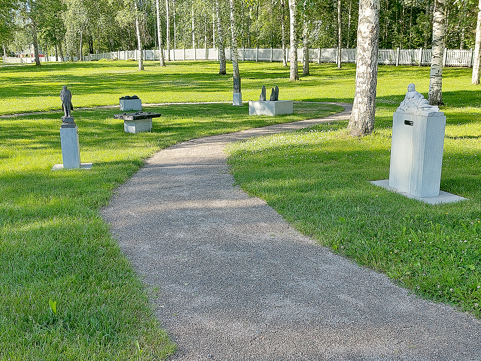 Kivenveistotapahtuman vakiinnuttaminen juukalaisena tapahtumana ja veistospuiston kehittäminen on hankkeen tavoitteena. 