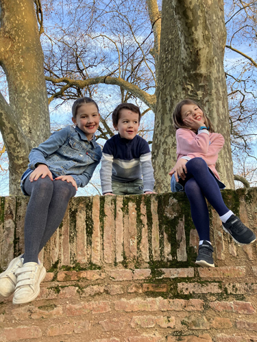 Au pairina Hanna Toivanen sai muun muassa hoitaa host-perheen lapsia. Diane, 9 (vas.), Jean, 4 ja Claire, 6 olivat verrattomia ilopillereitä. Kuva Hanna Toivanen