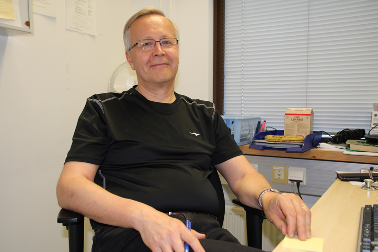 Hannu Ruokolainen palasi täksi kesäksi vanhalle työpaikalleen Juuan terveyskeskukseen. Syksyllä hän jatkaa erikoislääkärin tehtäviä Siikalatvan kunnassa.