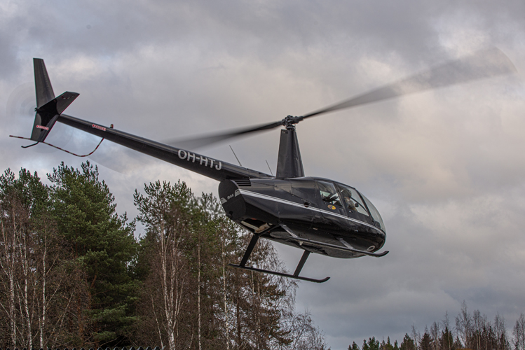 Viime perjantaina halukkaat pääsivät helikopterilennolle SEO-huoltoaseman pihasta.