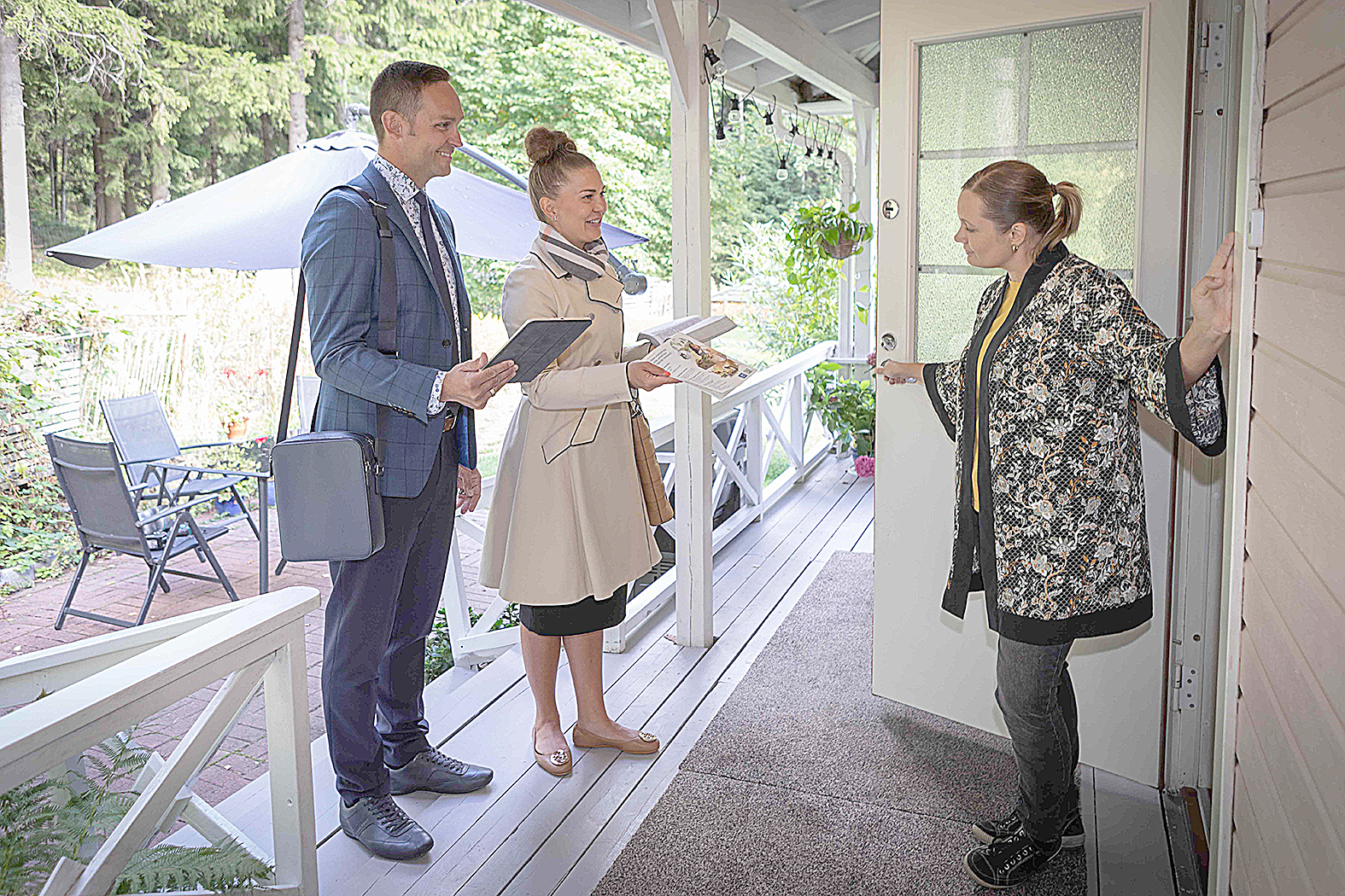 Jehovan todistajille leimallista on ovelta ovelle -työ.