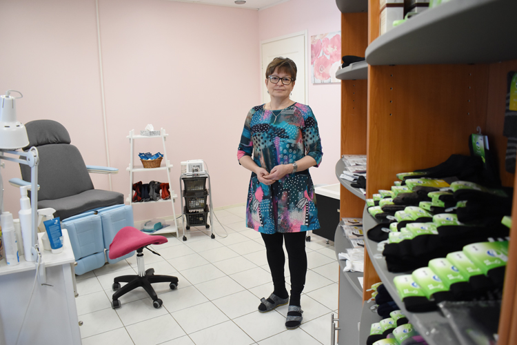 Päivi Miettinen työskentelee pääsääntöisesti omissa toimitiloissaan, mutta laitos- ja kotikäynnit kuuluvat jatkossakin työnkuvaan.