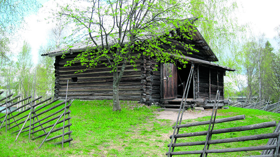 Juuan kylän karjalaisajan savupirtit ovat olleet samankaltaisia
kuin kuvan Lukan Pirtti Pielisen museossa. Kuva: Pielisen museo