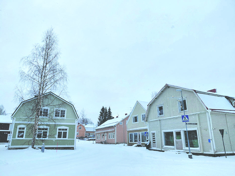 Pelastustyöt Puu-Juuan ytimessä jatkuvat, seuraavaksi käydään niin sanotun Parviaisen talon kimppuun.