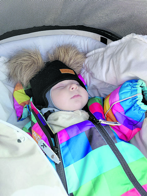 Elia Tanskanen, 4 kuukautta, nukkuu hyvin hälinässä. 