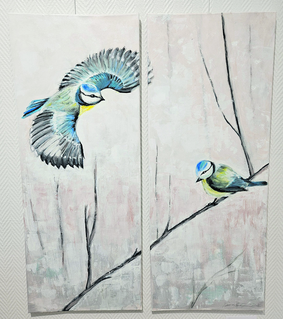 Paratiisilintu voi olla kotoinen lintumme. Päivi Pennala: Paratiisilinnut, akryyli 2026.

