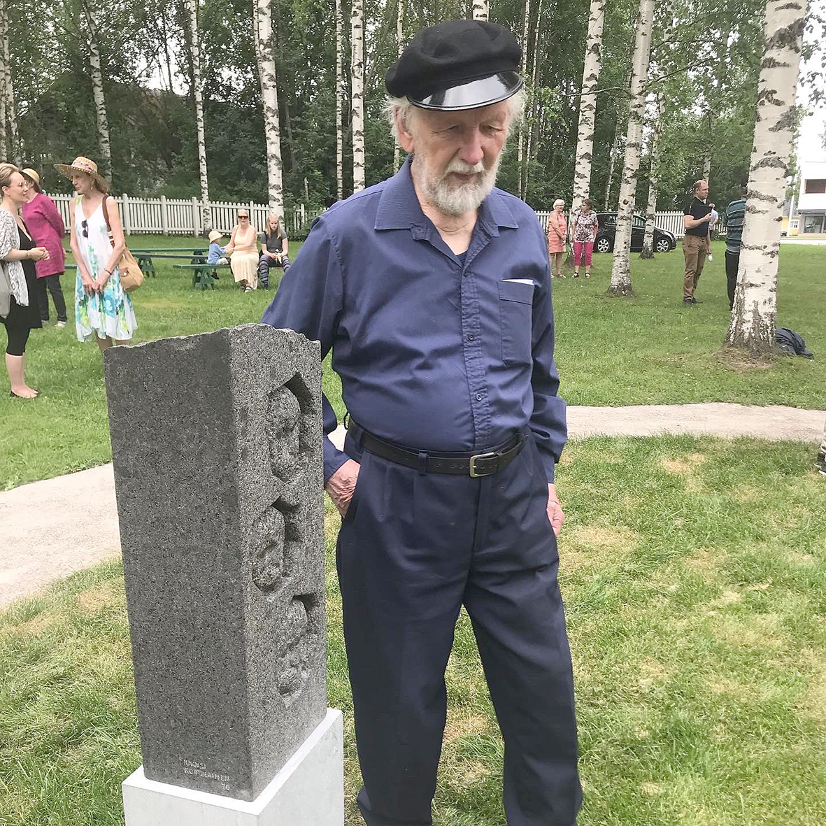 Kauko Kortelaisen veistokset ovat puistossa kaiken kansan nähtävillä.