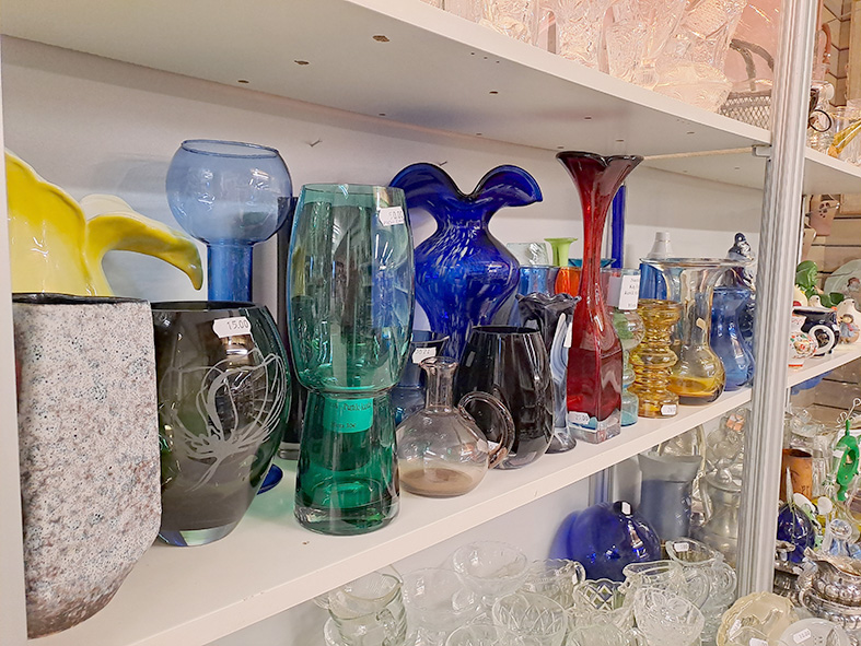 Kierrätyskeskuksesta ostettu lahja on yleensä edullinen mutta myös vastuullisuutta viestivä valinta. 