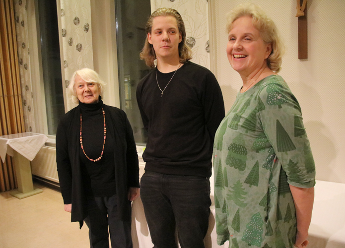 Alkaneella toimikaudella Juuan kirkkovaltuuston puheenjohtajan nuijaa kopauttelee Tarja Hyykky (oik.). Edellisen kauden puheenjohtaja Jussi Huttunen valittiin kirkkovaltuuston varapuheenjohtajaksi. Kirkkoneuvoston varapuheenjohtajaksi valittiin Elvi Kukkonen.