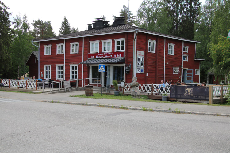 Kesäsesonki näkyy jo Kolin Ryynäsessä, jossa terassit alkavat täyttyä kahvila- ja ruoka-asiakkaista.