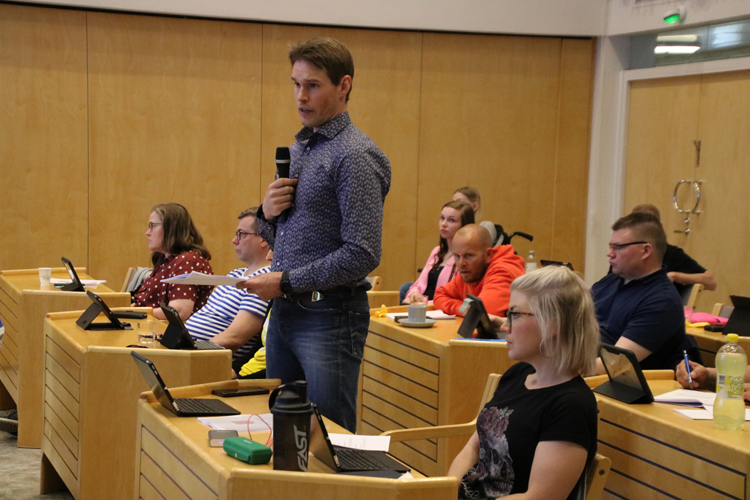 Juuan lukion vs. rehtorina työskentelevä Matti Halonen on tyytyväinen, kun uuden hallintosäännön myötä lukion rehtori voi keskittyä jatkossa enemmän rehtorin viran hoitoon.