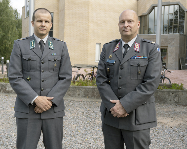 Kapteeni Sigmar Huotari ja everstiluutnantti Jukka Honkanen kertoivat armeijan digitaalisen oppimisen työkaluista.