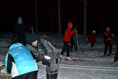 Kuutamohiihto sai liikkeelle lähes 50 sivakoijaa.