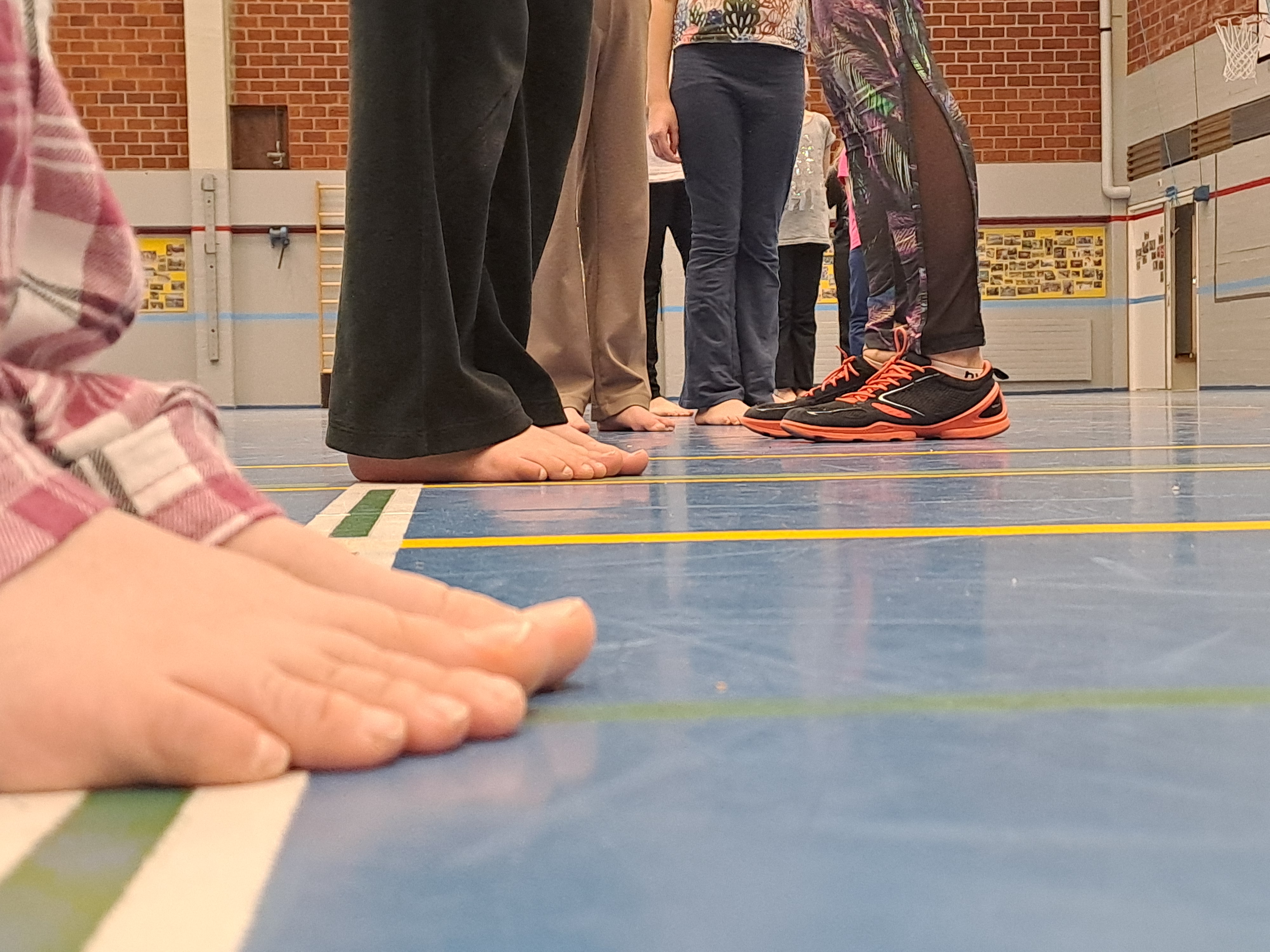 Tuloksia tärkeämpää on se, että lapset liikkuisivat. Passiivista paikallaanoloa on arjessa liikaa muutenkin.