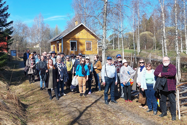 Maakuntamuseopäivä Juuassa alkoi tutustumisella viime syksynä valmistuneeseen Juuan kotiseutupolkuun. Kierros päättyi Myllymuseolle.