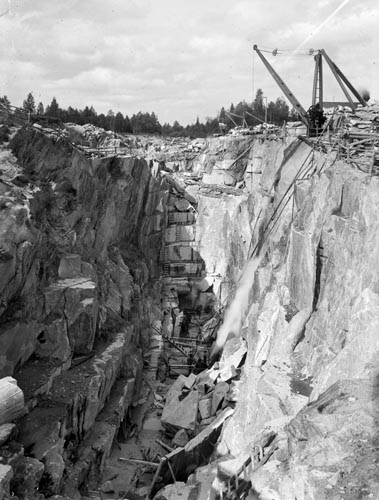 Juuan Nunnanlahden Mustanvaaran louhos vuonna 1908. Kuva Wikman W.W., Geologian tutkimuskeskus