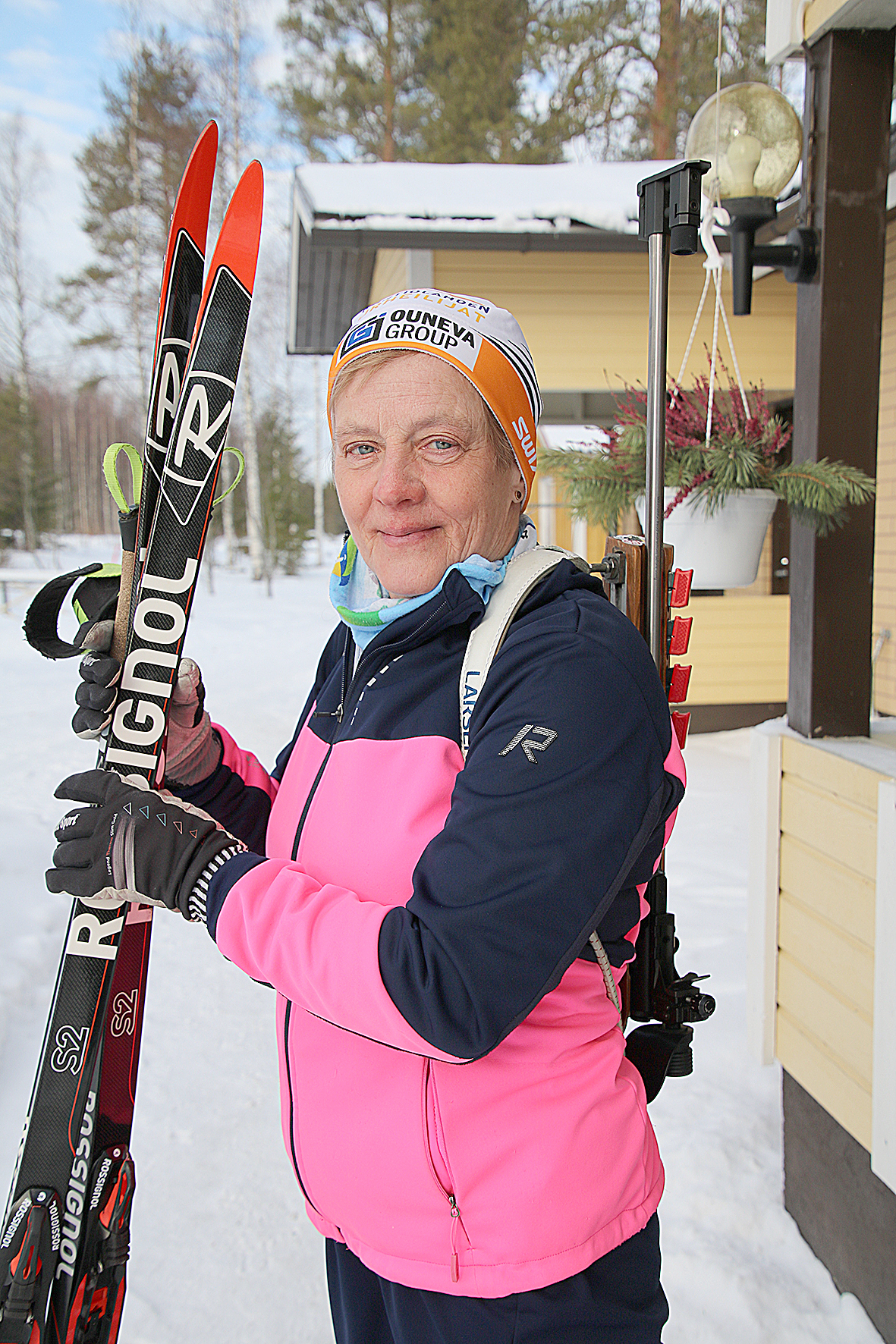 Harjoitteluvarusteisiin kuuluu myös pienoiskivääri, kun Päivi Koivuselkä harrastaa ensisijaisesti ampumahiihtoa.