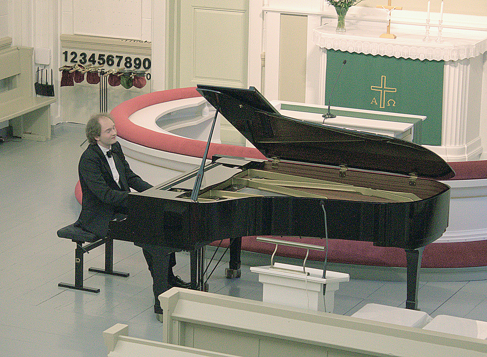 Festivaalin päätöksenä kuultiin Piotr Pawlakin huikeita tulkintoja muun muassa Chopinin musiikista.
