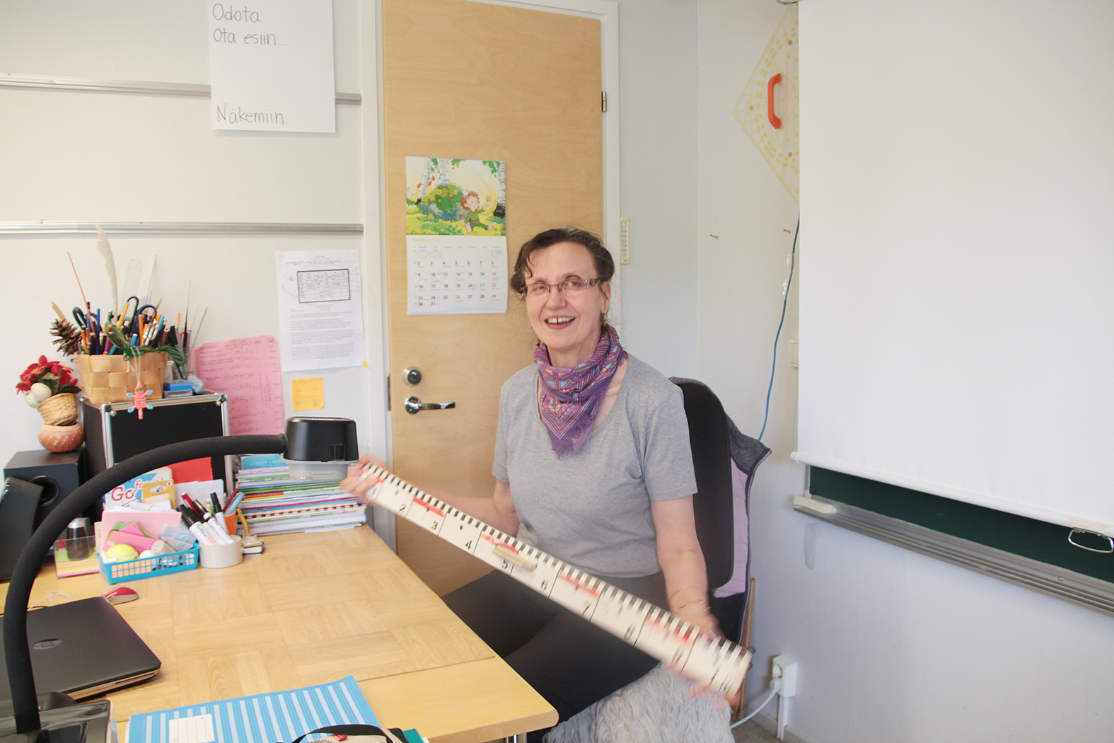 Ritva Paananen toteaa, että vaikka moni asia on muuttunut, mutta tämä viivain on edelleen toimiva opetusväline.