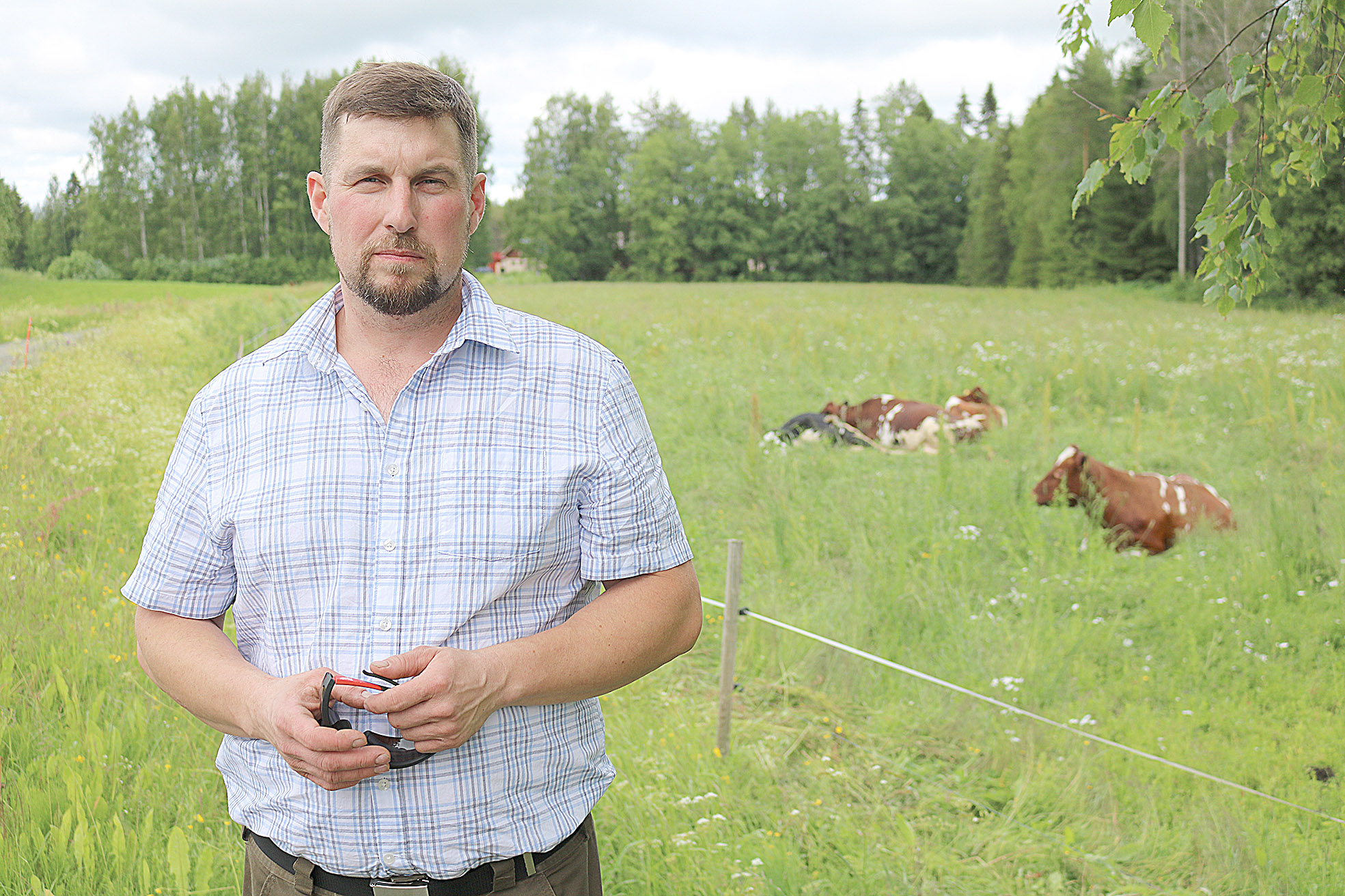 Sami Juntuselle maatalouden harjoittaminen on ollut itsestään selvä ammatillinen valinta. Sen ja kylien hyvinvoinnin puolesta hän haluaa myös tehdä työtä päättäjänä.