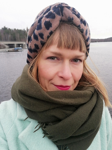 Tiina Lehikoinen on aina viihtynyt luonnossa. Pirkanmaalla hän kertoo viihtyvänsä oikein hyvin, vaikka kaipaakin ajoittain Juukaan. Kuvat Tommi Musturi
