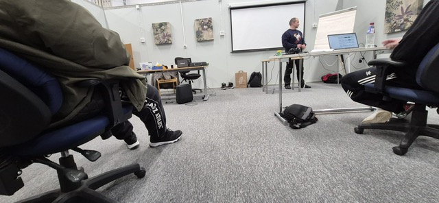 Koululuokka tarjoaa vankilassa mielekästä, tulevaisuuden kannalta kannustavaa tekemistä. Kuva: Juuan vankila.