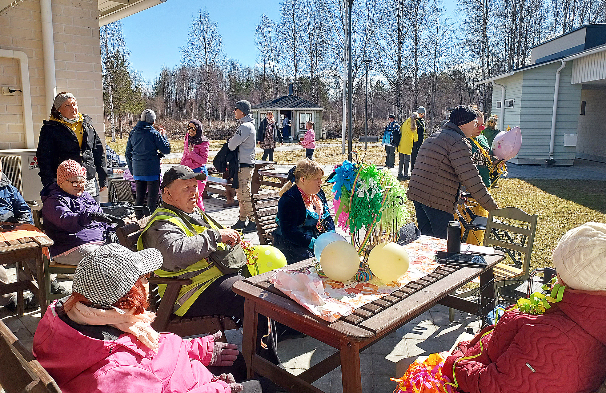 Vappu on värikästä aikaa Viherkalliossakin. Monet osallistujat ja työntekijät olivat myös pukeutuneet vappuasuihin. 