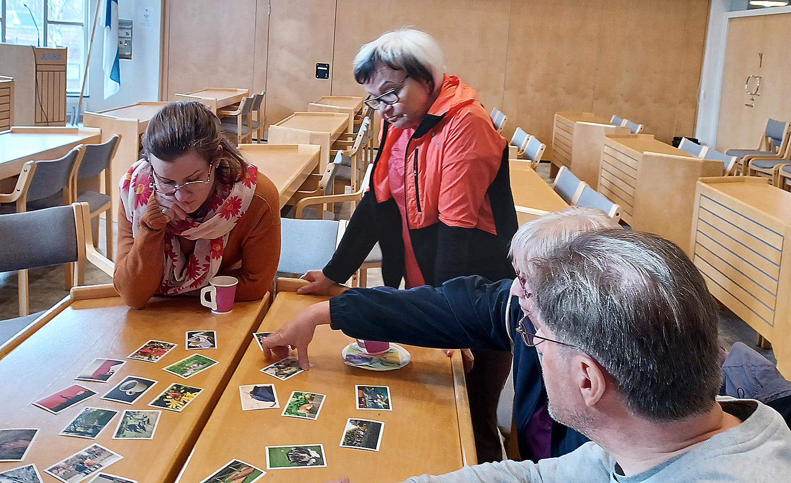 Työpajassa pohdittiin, mitä toimintoja pitäisi saada millekin puistoalueelle käytön monipuolistamiseksi.