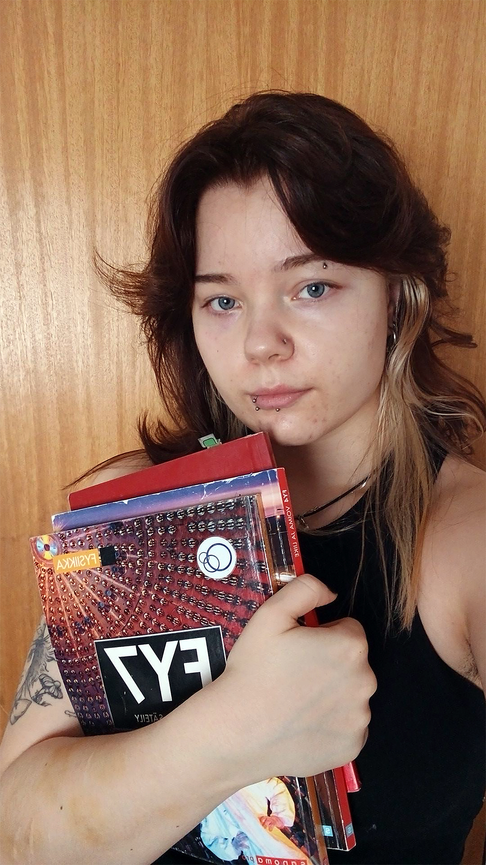 Elina Tuononen valmistautui viime syksyn fysiikan yo-kirjoituksiin lukemalla oppimäärään kuuluvat yhdeksän kurssia.