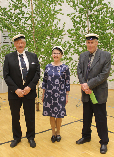 Riemuylioppilaat 50 vuoden takaa, Ari Koivuselkä (vas.), Arja Lehikoinen ja Matti Hara.